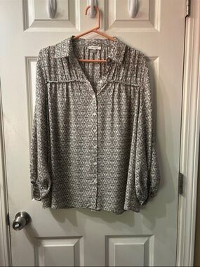 Max Studio 100% Polyester
Botanical Print Gathered
Chest Blouse size L
